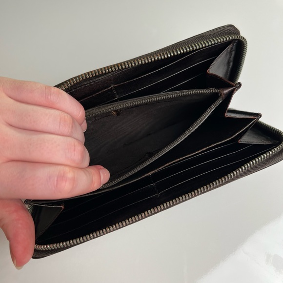 Gucci Diamante Leather Round Zipper
Long Wallet - Picture 9 of 9